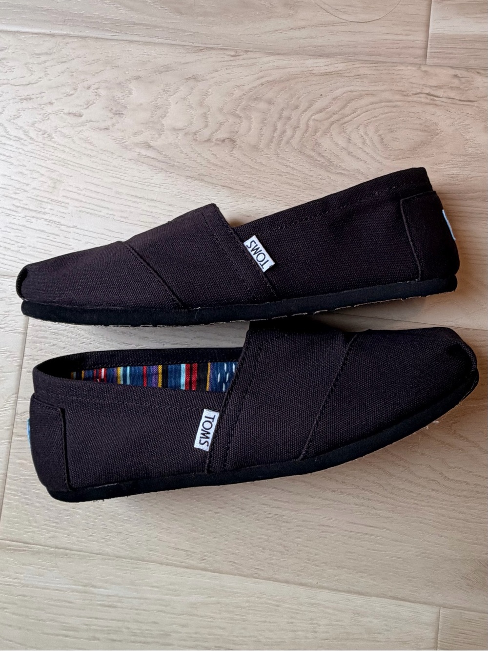 TOMS Classic Canvas Slip-On Loafers Black on Black Men's Size 8 Woman’s 9.5